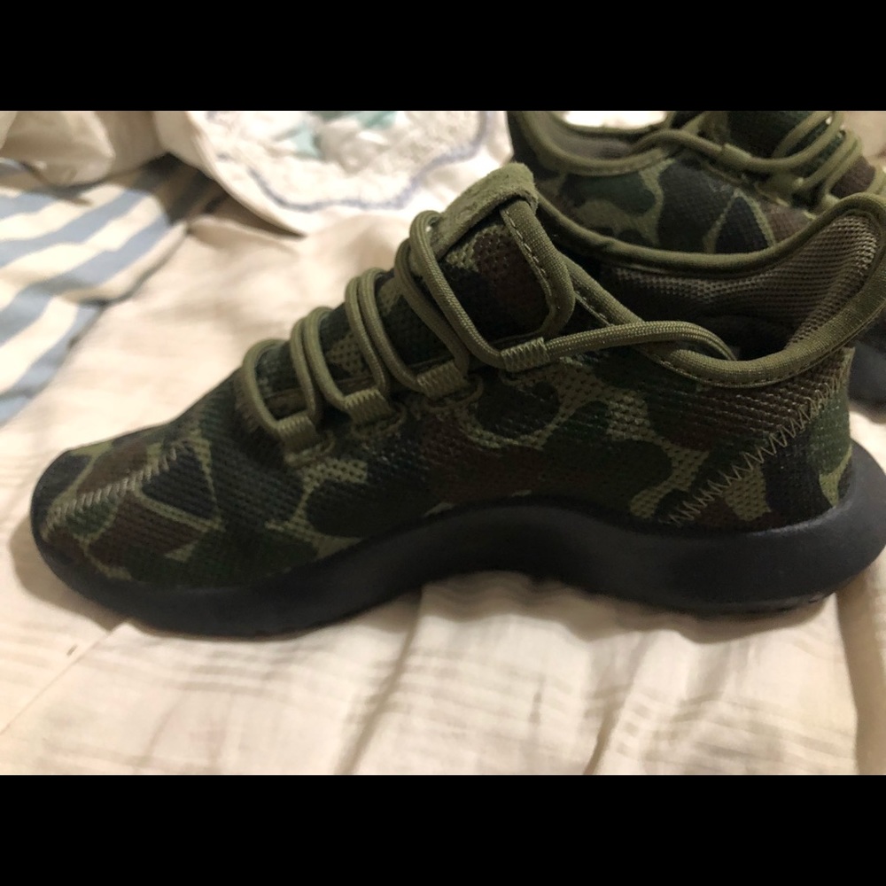 Adidas shoes like new size 5